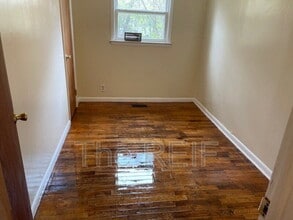 1080 E Cornell Ave in Flint, MI - Foto de edificio - Building Photo