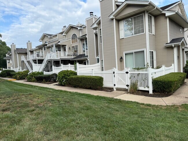 51 Crestmont Rd in Bedminster, NJ - Building Photo - Building Photo