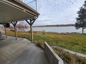1137 W Lakeside Dr in Moses Lake, WA - Building Photo - Building Photo