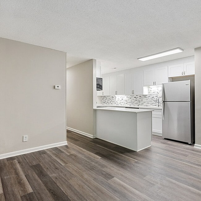 Croasdaile in Durham, NC - Foto de edificio - Building Photo