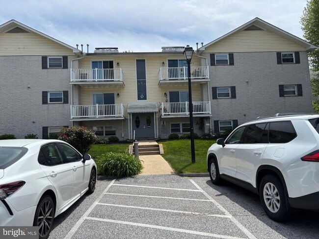 property at 6 Warren Lodge Ct