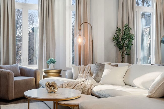 1543 N Claremont Ave