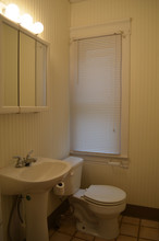 230 W State St in Athens, OH - Foto de edificio - Building Photo