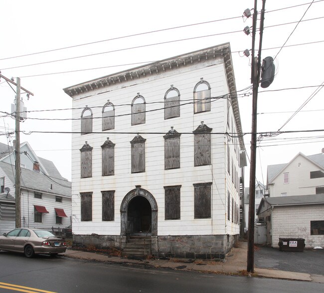 1005 Baldwin Ave in Waterbury, CT - Building Photo - Building Photo