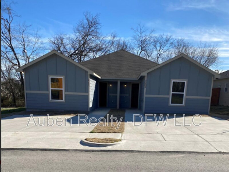 2203 Henry St in Greenville, TX - Building Photo