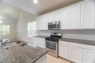 78 E Heritage Mill Cir in Tomball, TX - Building Photo - Building Photo