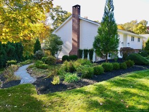 60 Briar Hill Rd in Norwich, CT - Building Photo - Building Photo