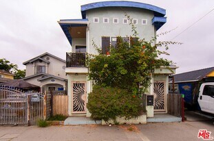 8510 1/2 San Pedro St in Los Angeles, CA - Building Photo