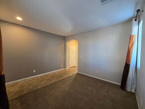 6673 Boom Town Dr in Las Vegas, NV - Building Photo - Building Photo
