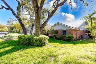 11209 Deadoak Ln in Austin, TX - Building Photo - Building Photo