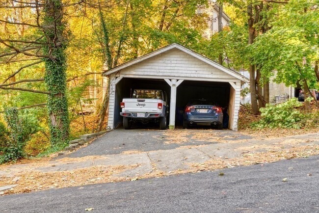 19 Beaconsfield Rd, Unit 2 in Brookline, MA - Foto de edificio - Building Photo