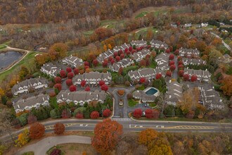 Hollow Brook Mews in Cortlandt Manor, NY - Foto de edificio - Building Photo