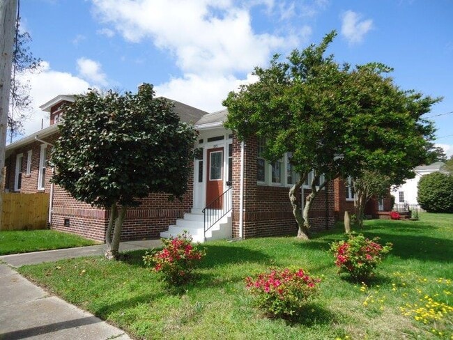 property at 1001 Cedar St