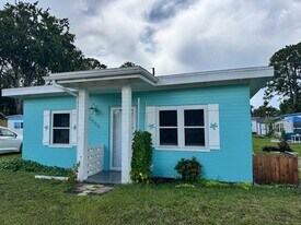 2566 La Boca Dr in New Smyrna Beach, FL - Building Photo