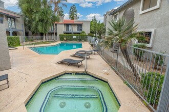 15402 N 28th St in Phoenix, AZ - Building Photo - Building Photo