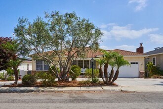 260 Via Linda Vista in Redondo Beach, CA - Foto de edificio - Building Photo