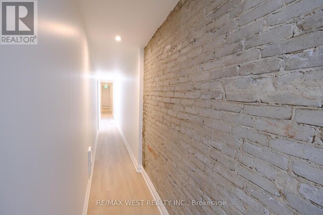 325 Oakwood Ave in Toronto, ON - Building Photo - Building Photo