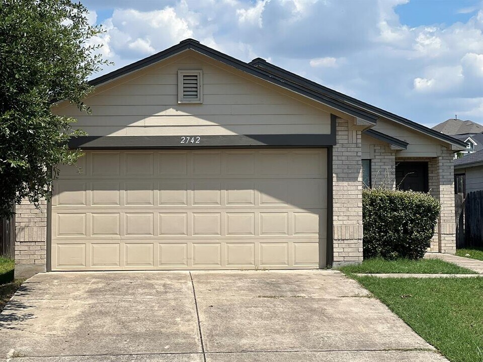 2742 Perkins Pl in Georgetown, TX - Building Photo