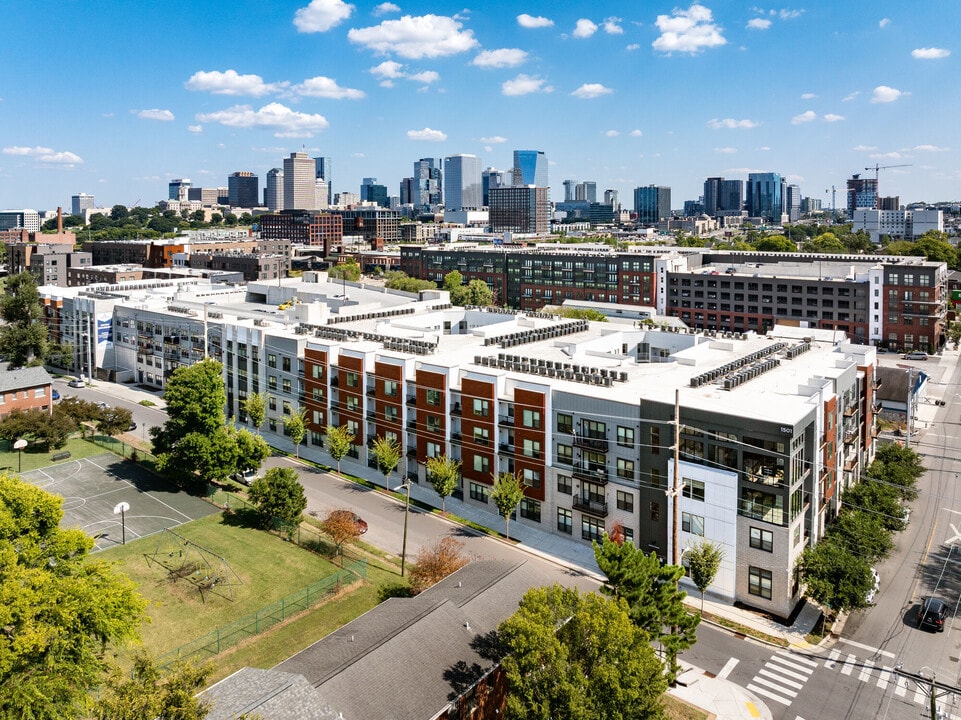 Apex Marathon Village in Nashville, TN - Foto de edificio