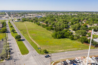 Residences at Thousand Oaks in San Antonio, TX - Building Photo - Building Photo