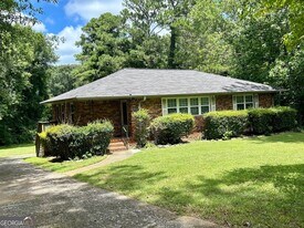 482 Plantation Rd SW in Smyrna, GA - Building Photo