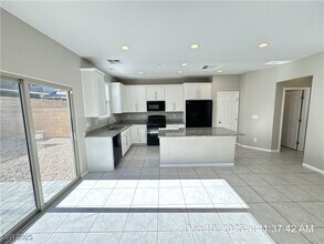 117 Destiny Orch Ct in Henderson, NV - Building Photo - Building Photo
