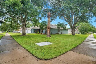 1520 Windmill Pointe Rd in Palm Harbor, FL - Building Photo - Building Photo