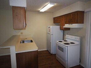 124 Hillside Dr in Elgin, TX - Building Photo - Building Photo