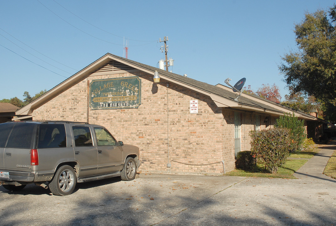 2104 James Bowie Dr in Baytown, TX - Foto de edificio