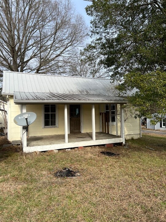191 Tunnel Hill Main St in Tunnel Hill, GA - Building Photo