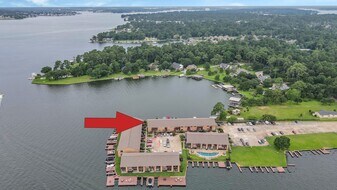 801 River Rd in Montgomery, TX - Building Photo