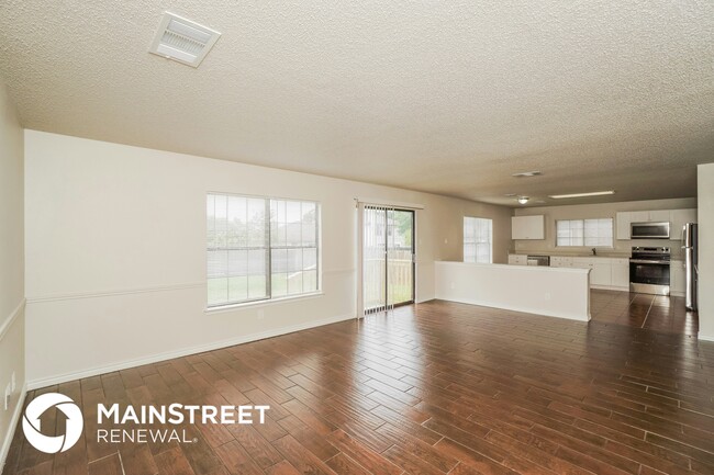 326 Benetton Dr in San Antonio, TX - Foto de edificio - Building Photo
