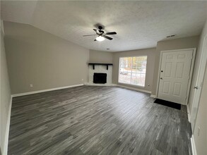 5285 Sugar Crest Dr in Sugar Hill, GA - Building Photo - Building Photo