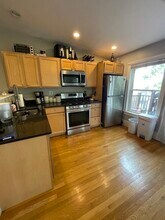 302 W 3rd St, Unit 3 in Boston, MA - Building Photo - Building Photo