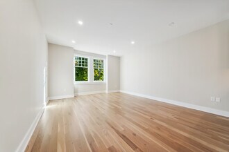 8 Husted Ln-Unit -1D in New Canaan, CT - Building Photo - Building Photo