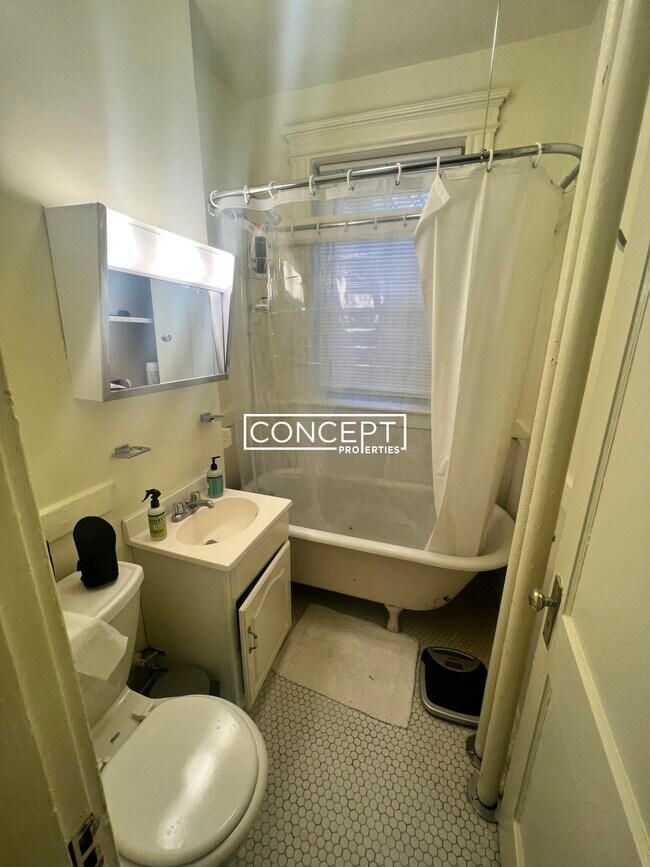 111 Park Dr, Unit 43CP in Boston, MA - Foto de edificio - Building Photo