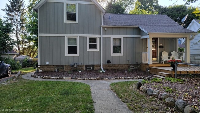 1313 N 67th St in Wauwatosa, WI - Foto de edificio - Building Photo