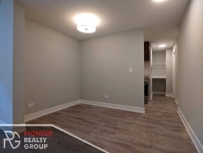 456 W Barry Ave, Unit 415 in Chicago, IL - Building Photo - Building Photo