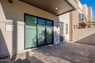 2645 E Osborn Rd in Phoenix, AZ - Building Photo - Building Photo