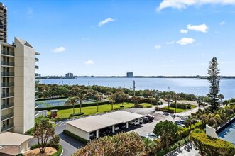 5420 N Ocean Dr in Riviera Beach, FL - Foto de edificio - Building Photo