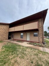 124 Fairway Ave in Monett, MO - Building Photo - Building Photo