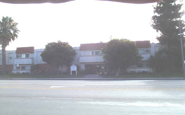 Vose Manor in Van Nuys, CA - Building Photo - Building Photo