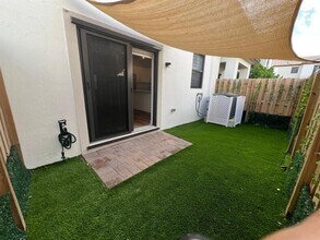 256 SW 159th Ter in Pembroke Pines, FL - Building Photo - Building Photo