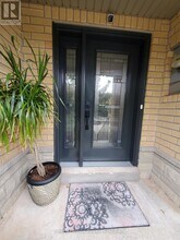 5134 Silvercreek Dr in Burlington, ON - Building Photo - Building Photo