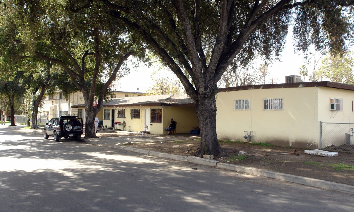 179 E 16th St in San Bernardino, CA - Building Photo