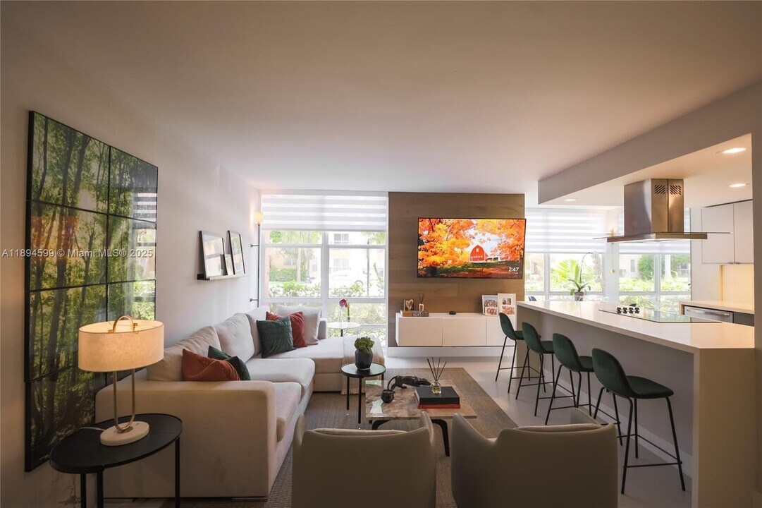 210 172nd St in Sunny Isles Beach, FL - Building Photo