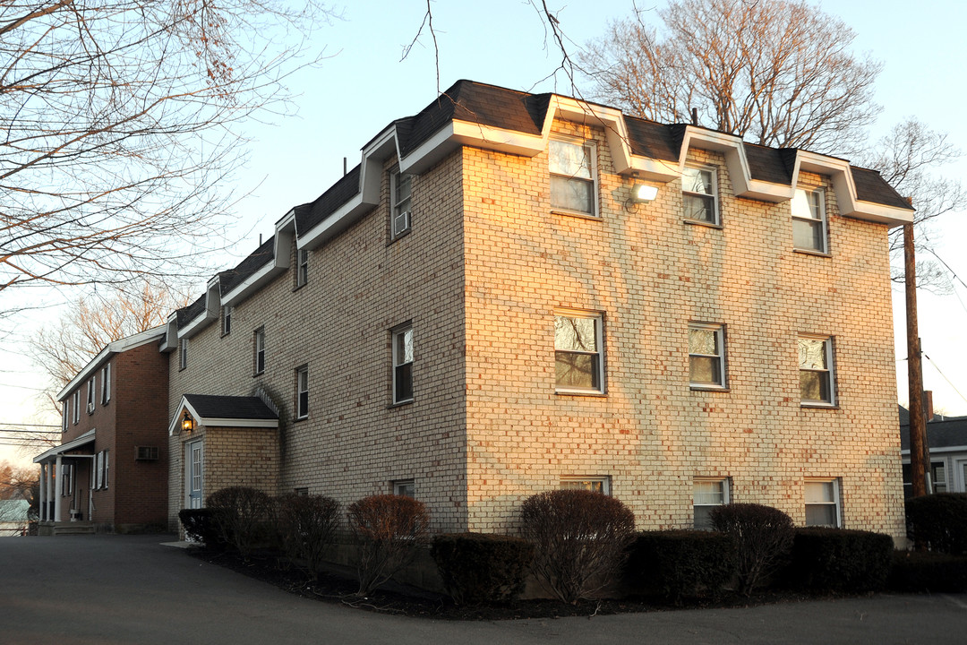 52 Hobart St in Danvers, MA - Foto de edificio