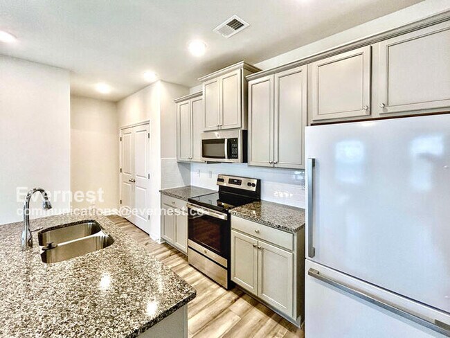 4708 Fairfax Dr in Oakwood, GA - Building Photo - Building Photo