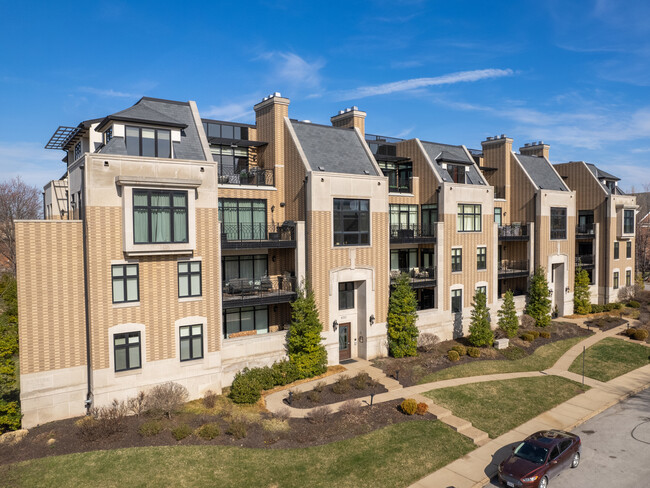 Clayton Park Place in Clayton, MO - Foto de edificio - Building Photo