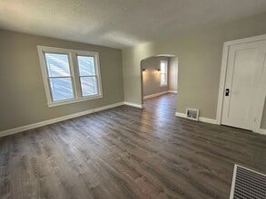 114 N Missouri Ave in Belleville, IL - Foto de edificio - Building Photo